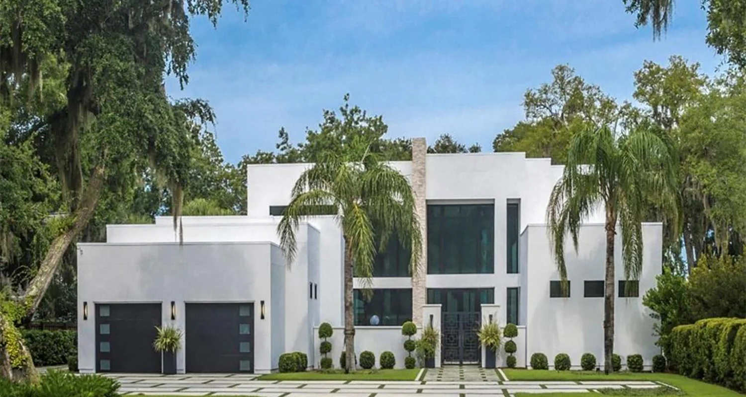 Casa Moderna De Playa Con Puertas Corredizas y Storefronts En Miami, FL - ES Windows