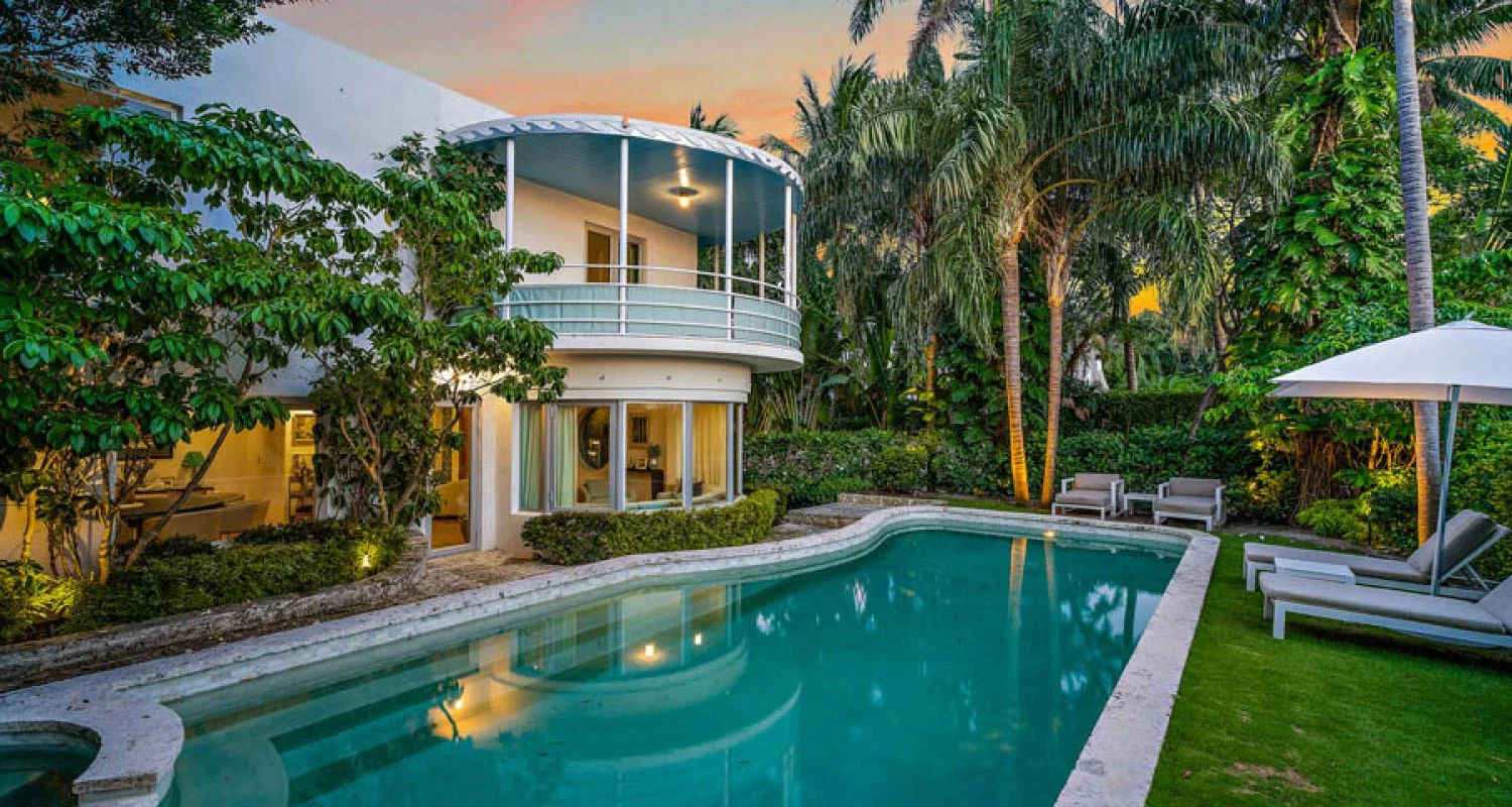 Waterfront Home with Accordion Doors and Silver Aluminium in Palm Beach, FL - ES Windows