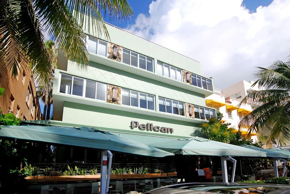 Pelican Hotel - ES Windows