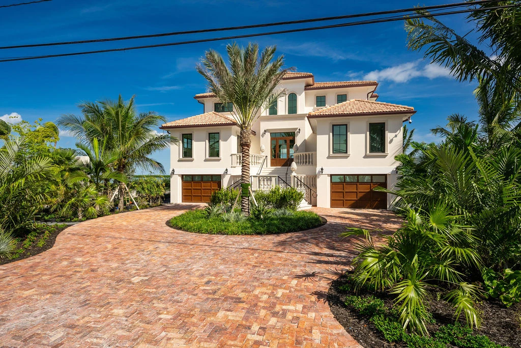 Ocean front home with Garage Doors in Florida - ES Windows